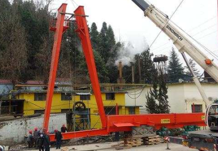 礦采區(qū)安裝龍門(mén)吊及鋼絲繩電動(dòng)葫蘆的步驟