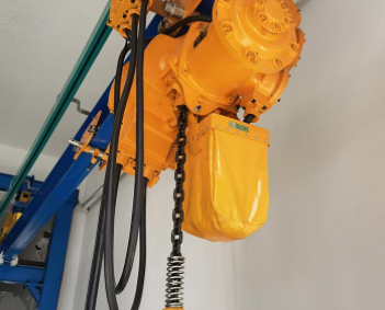 環(huán)鏈型電動葫蘆剎車制動時，鏈條下滑多少米